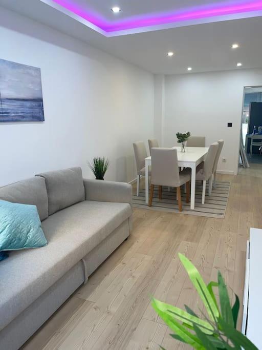 Lovely 2 Bedroom Apartment In South Lisbon Баррейру Экстерьер фото