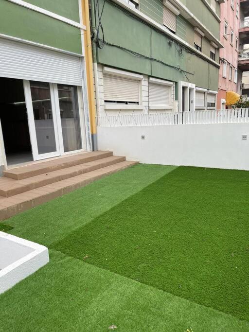 Lovely 2 Bedroom Apartment In South Lisbon Баррейру Экстерьер фото