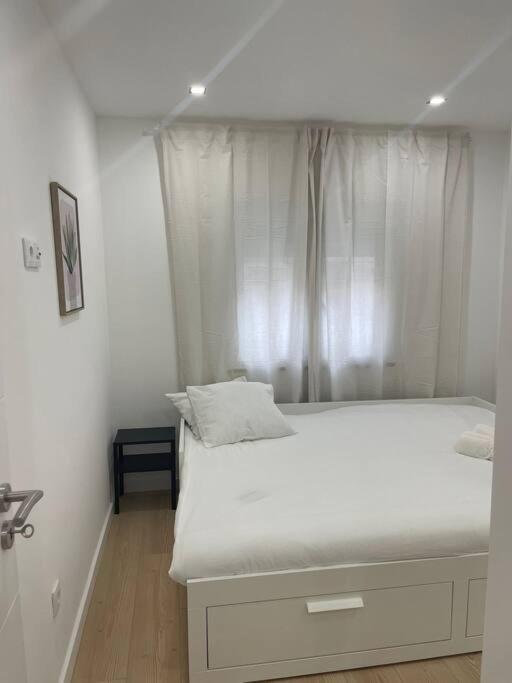 Lovely 2 Bedroom Apartment In South Lisbon Баррейру Экстерьер фото